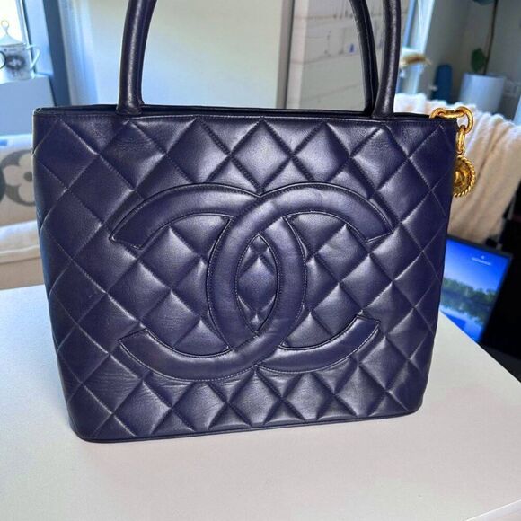 RARE Chanel Eggplant Luxe Lambskin Quilted Medallion Shopper Tote Bag - Picture 2 of 13
